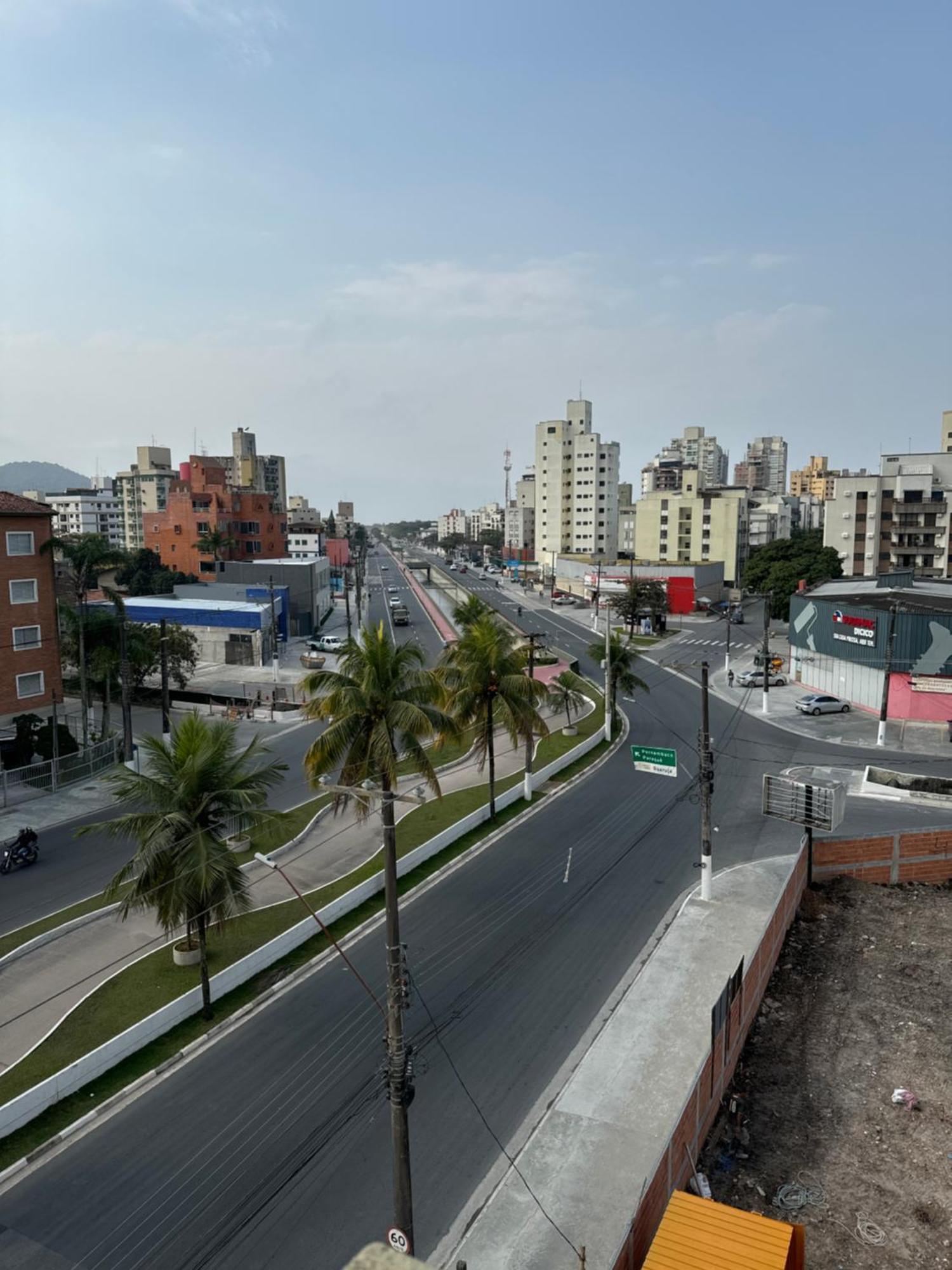 Excelente Apartamento Bem Localizado A 450 Metros Da Praia Гуаружа Экстерьер фото